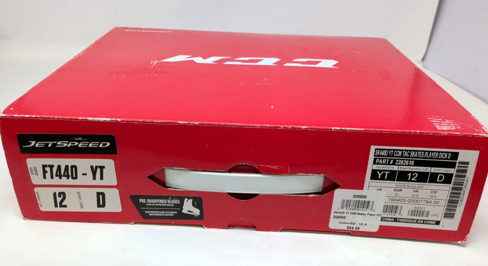 NEW CCM jet speed FT440 YT ice skates. size 12Y. NIB Pre-Sharpened Blades
